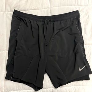 Nike run division shorts 2in1